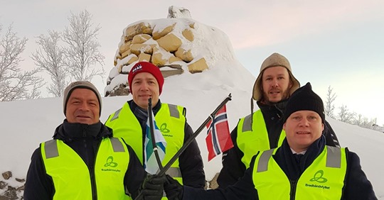 Kabelforbindelsen ble offisielt åpnet av fylkesrådsleder Willy Ørnebakk og Markus Lohi, medlem av den finske riksdagen, søndag 20.01.2019 (foto: Troms fylkeskommune)